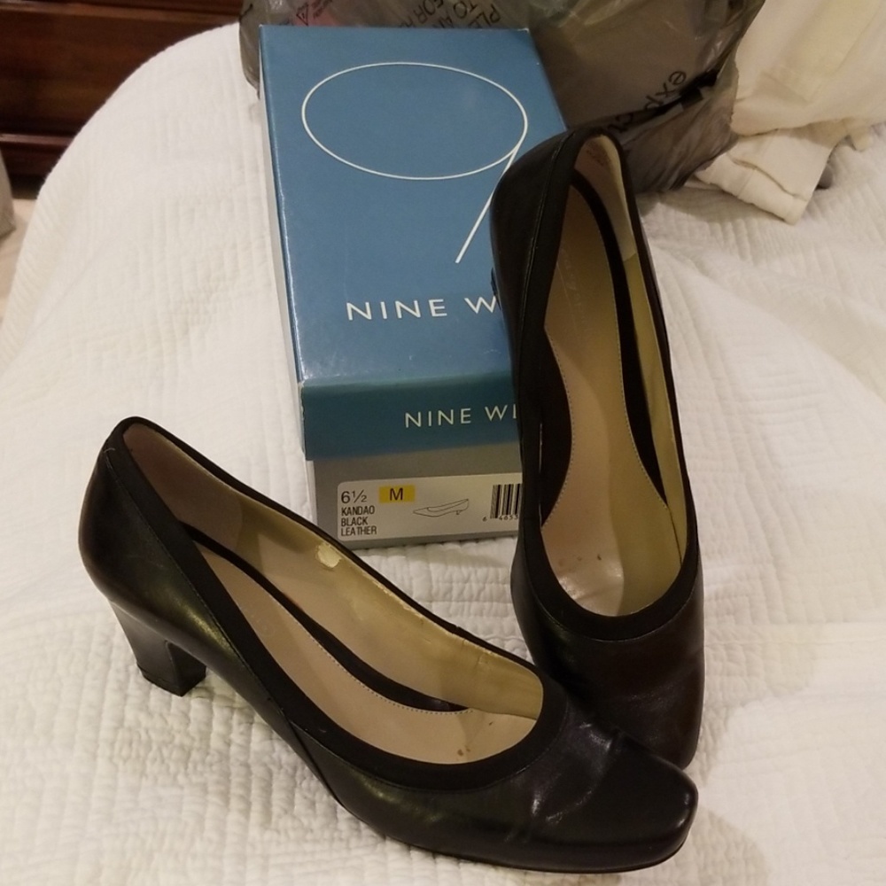 Black dress shoes